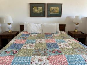 Windcrest Inn and Suites