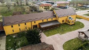 Pansion Mihića dvori