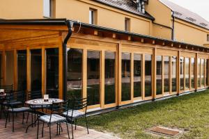 Pansion Mihića dvori