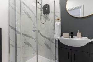 Coastal Abode Apartment #2 with Seaview at Bowles Aparthotel by Yoko Property