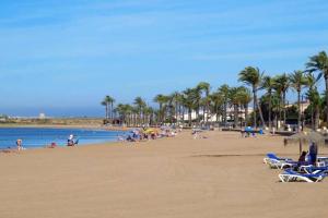 3 bed ground first floor apartment. Close to beach