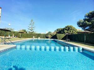 3 bed ground first floor apartment. Close to beach