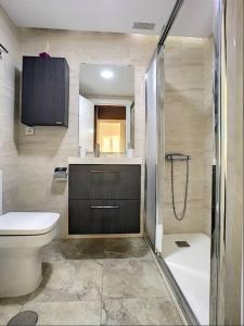 3 bed ground first floor apartment. Close to beach