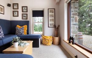 Secluded Thatched Cottage, near beaches & hill walking