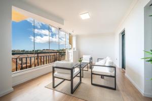 Wonderful Golf & Beach Apartment with front Seaview and Pool