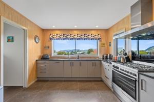 Lake Life Kinloch - Taupo Holiday Home