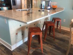 Charming Walk-Out No Elevator Needed! Waterscape A233