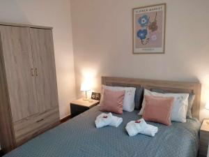 2BDR Downtown Veria Peach Blossom