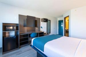 Queen Room - Disability Access - Non-Smoking room in Motel 6-Fort Lupton CO