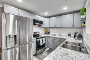 Inviting Savannah Home with Yard 3 Mi to Downtown!