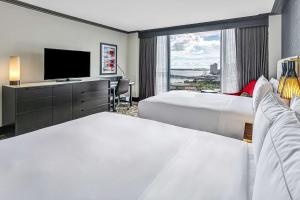 Queen Room with Two Queen Beds and Bay View  room in Hilton Miami Downtown