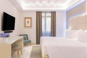 Deluxe Twin Room room in Aleph Rome Hotel Curio Collection By Hilton