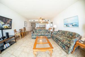 Beautiful Oceanfront Condo 911