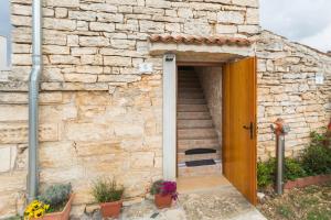 Apartments with a parking space Rovinjsko Selo, Rovinj - 14514 