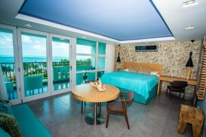 Apartment room in Enchanted 8 Jewel Luquillo Beachfront - Pool