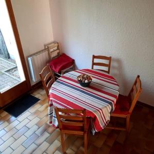 Maison dété familiale, piscine dans la résidence