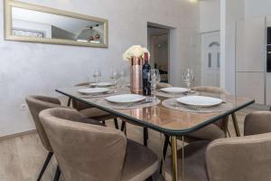 Apartments with parking space Kastel Luksic, Kastela - 22141