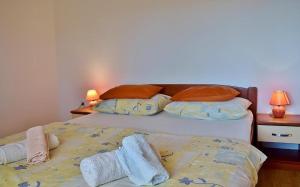 Apartments with parking space Lopar, Rab - 22583