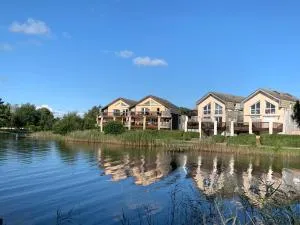 260 lake waterfront holiday apartment with garden - 乌尔坦