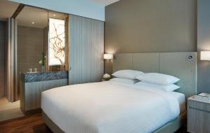 Premier Room, Guest room, 1 King, Skyline view, Corner room, High floor