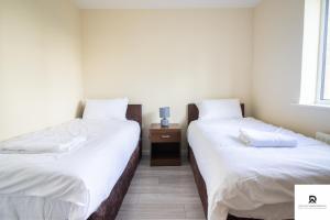 Newly Launched Two Bedroom House By Den Accommodation Short Lets & Serviced Accommodation With Garden