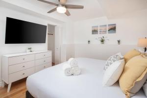 4 Bedroom 2 Bath with Ocean View Hot Tub Parking