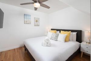4 Bedroom 2 Bath with Ocean View Hot Tub Parking
