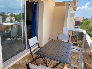 Studio Cabine - Centre Ville, Proche Plage et Casino, Parking Sécurisé, Balcon et Équipements Complets - FR-1-319-495