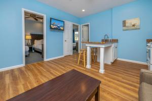 Commander Beach House Hotel