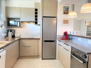 Appartement 3 pièces refait à neuf avec parking, 4 couchages, proche plage et commerces - Le Lavandou - FR-1-251-584