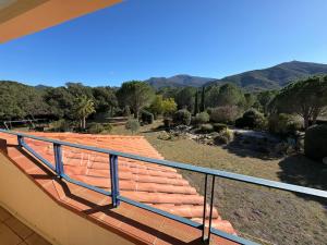 Villa 4 Faces à Laroque-des-Albères avec Piscine et Terrasse - FR-1-732-67
