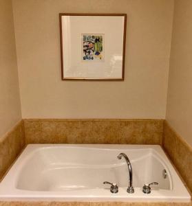 Resort King Studio with Private Balcony 064622