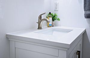 Peak Haven: 2BR Mountain View