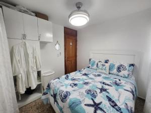 Beachfront Apartment, Quiet 4 Beds, 1 Bath, AC, Wi-Fi, Hot Water, in Paraiso near Los Patos