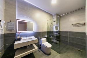 Phòng Tiêu Chuẩn Giường Lớn (Standard King Room)