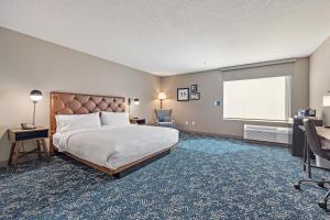 Business Room, Guest room, 1 King room in Four Points by Sheraton Jacksonville Baymeadows