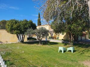 Hotels Le Mas des Quintrands Manosque - Motel de charme : photos des chambres