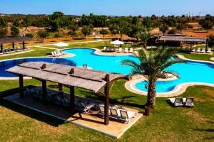 Exclusive Apartments in Thalassa Beach Resort - Vokolidha