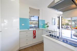 Fleetwood 3 63 Shoal Bay Road Relaxed living with water views overlooking Shoal Bay