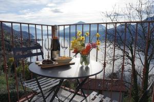 Bellevue Apartment: sunset on Lake Como