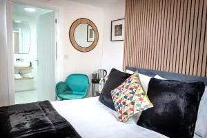 Kings Arms Suites - Luxury Double - Freestanding Bath - Self Check In - Cleator Moor