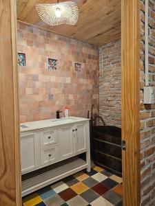Nhà Gạch cổ - Antique Brick House
