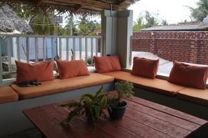 Hangtens Surf Skate Hostel