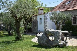 Charming House with Private Pool in Porto de Mós