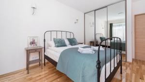 Angel City, Sun & Snow