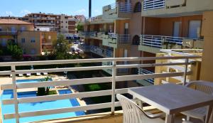 Residence with swimming-pool just a few steps from the beach