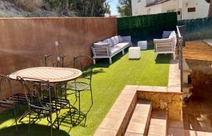 Casa Mas Ambros con piscina desbordante