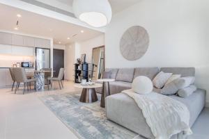 Sky-High 1BR RetreatMarina VistaEmaar Beachfront