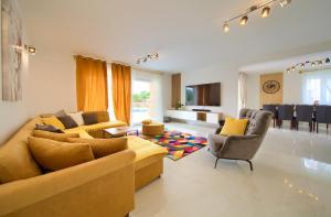 Beautiful Villa Vita Maris with heated pool 