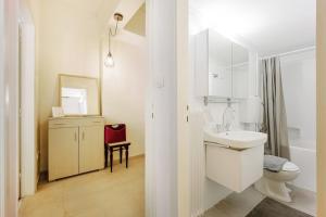 Top Acropolis Sightseeing 1st FLR Elegant Flat by LODGESPOT